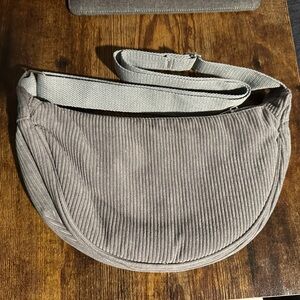 Hobo crescent shoulder bag